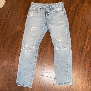 Light wash ripped Levi’s